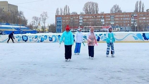 В Энгельсе открылись новые катки В Энгельсе открылись новые катки