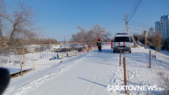 В Волге у энгельсского пляжа спасатели ищут человека В Волге у энгельсского пляжа спасатели ищут человека