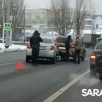 На Трофимовском мосту в Саратове столкнулись две иномарки На Трофимовском мосту в Саратове столкнулись две иномарки