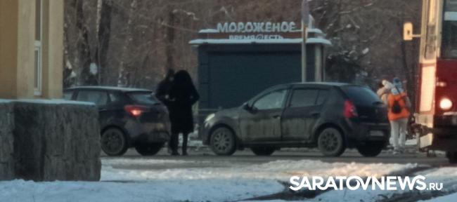 ДТП на Московской в Саратове затрудняет движение транспорта ДТП на Московской в Саратове затрудняет движение транспорта