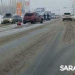 Nissan вылетел с дороги в массовой аварии на Усть-Курдюмском шоссе в Саратове Nissan вылетел с дороги в массовой аварии на Усть-Курдюмском шоссе в Саратове
