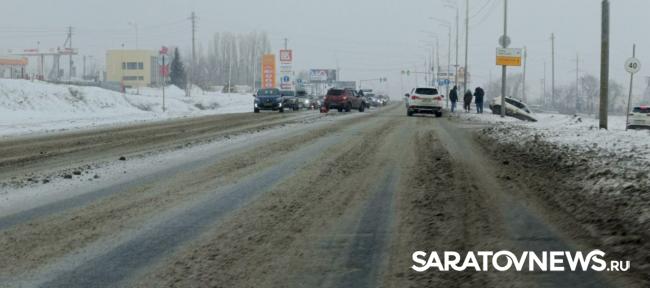 Nissan вылетел с дороги в массовой аварии на Усть-Курдюмском шоссе в Саратове Nissan вылетел с дороги в массовой аварии на Усть-Курдюмском шоссе в Саратове