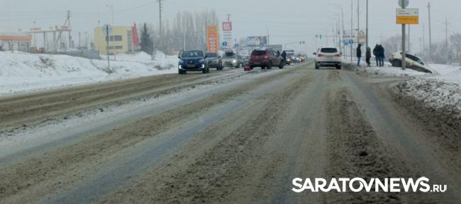 Nissan вылетел с дороги в массовой аварии на Усть-Курдюмском шоссе в Саратове Nissan вылетел с дороги в массовой аварии на Усть-Курдюмском шоссе в Саратове