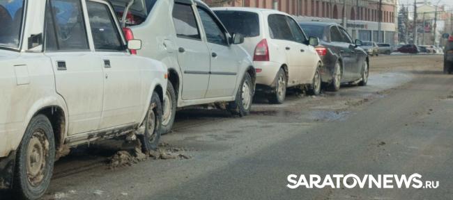 Массовая авария у Полиграфкомбината в Саратове парализовала движение транспорта Массовая авария у Полиграфкомбината в Саратове парализовала движение транспорта