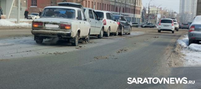 Массовая авария у Полиграфкомбината в Саратове парализовала движение транспорта Массовая авария у Полиграфкомбината в Саратове парализовала движение транспорта