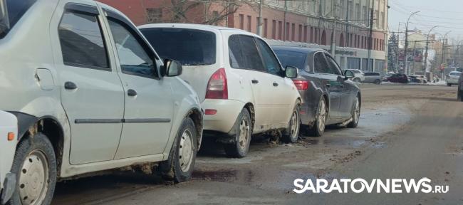 Массовая авария у Полиграфкомбината в Саратове парализовала движение транспорта Массовая авария у Полиграфкомбината в Саратове парализовала движение транспорта