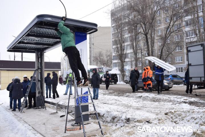 В Саратове на участке скоростного трамвая №9 проехал «Львенок» В Саратове на участке скоростного трамвая №9 проехал «Львенок»
