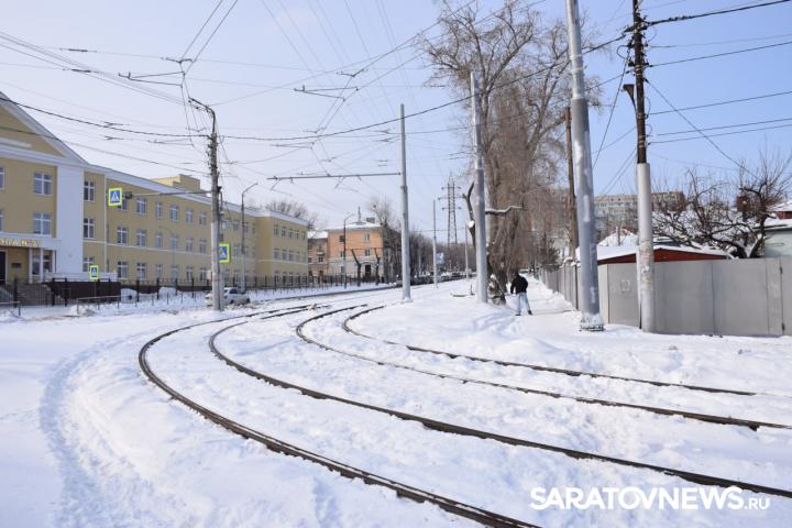 В Саратове на участке скоростного трамвая №9 проехал «Львенок» В Саратове на участке скоростного трамвая №9 проехал «Львенок»