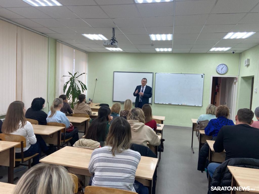 В саратовской гимназии прошел профориентационный урок В саратовской гимназии прошел профориентационный урок