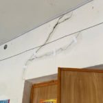Трещины в палец и дыры в стенах: как учатся саратовские школьники в аварийной школе № 83? Трещины в палец и дыры в стенах: как учатся саратовские школьники в аварийной школе № 83?