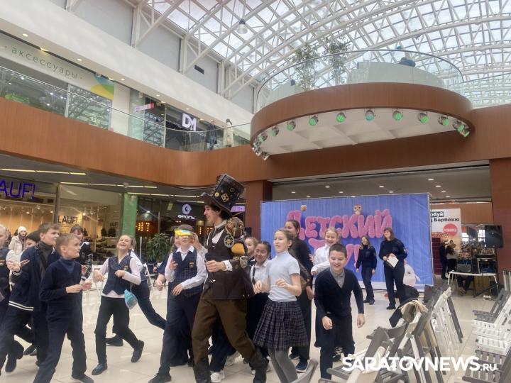 Саратовские транспортные полицейские организовали для школьников профмероприятие Саратовские транспортные полицейские организовали для школьников профмероприятие