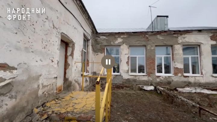В поселке под Энгельсом разрушается школа В поселке под Энгельсом разрушается школа