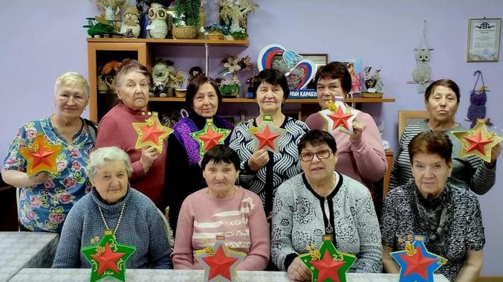 Пенсионеры из Базарного Карабулака научились изготавливать открытки ко Дню защитника Отечества Пенсионеры из Базарного Карабулака научились изготавливать открытки ко Дню защитника Отечества