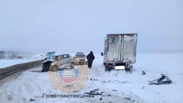 Водитель легковушки пострадал в ДТП с грузовиком в Гагаринском районе Саратова Водитель легковушки пострадал в ДТП с грузовиком в Гагаринском районе Саратова