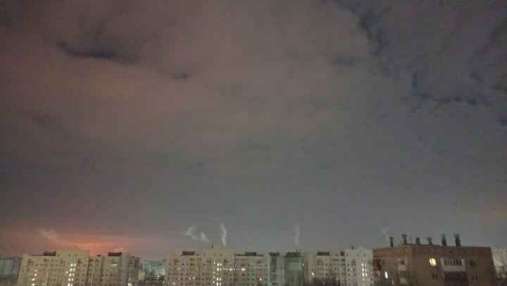 Саратовцев просят не подходить к окнам Саратовцев просят не подходить к окнам
