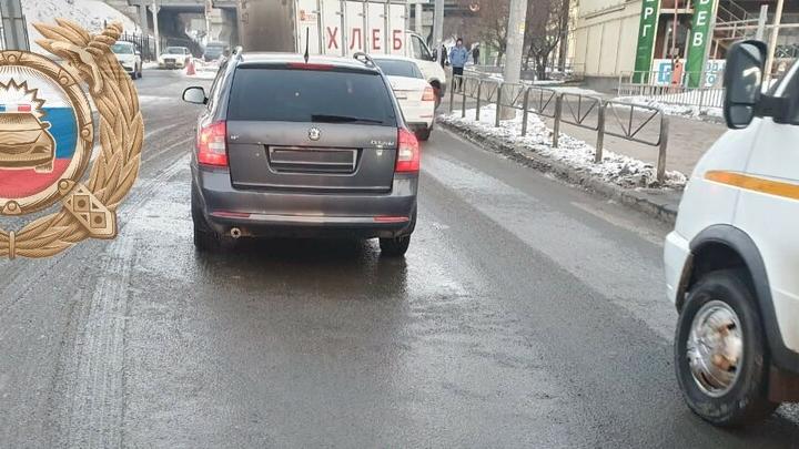 У стадиона «Волга» в Саратове иномарка сбила ребенка на пешеходном переходе У стадиона «Волга» в Саратове иномарка сбила ребенка на пешеходном переходе