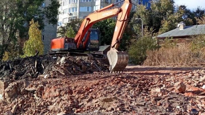 Еще два аварийных саратовских дома сравняют с землей Еще два аварийных саратовских дома сравняют с землей