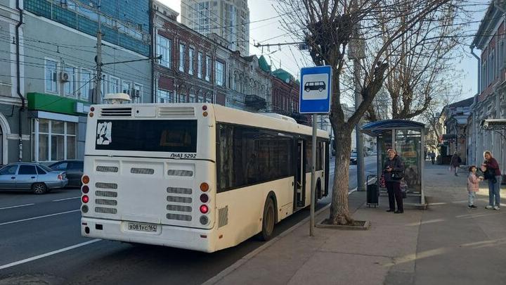 В Саратове столкнулись автобус и троллейбус В Саратове столкнулись автобус и троллейбус