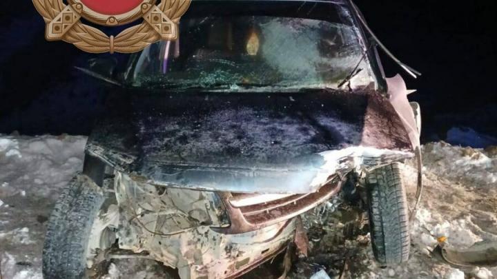 «Гранта» врезалась в бетонный блок в Вольском районе «Гранта» врезалась в бетонный блок в Вольском районе