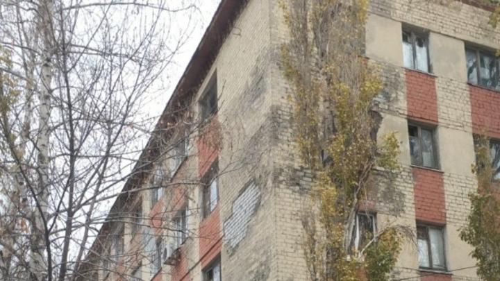 В Саратове на временное проживание отправят 43 жильца из аварийной пятиэтажки В Саратове на временное проживание отправят 43 жильца из аварийной пятиэтажки