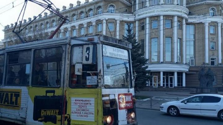 В Саратове остановилось движение трамваев №3 В Саратове остановилось движение трамваев №3