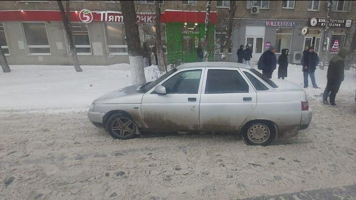 На Шехурдина в Саратове молодой водитель «десятки» наехал на пешехода