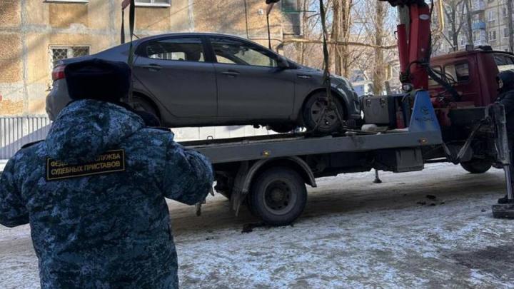 Саратовец может лишиться машины из-за долгов за ЖКУ Саратовец может лишиться машины из-за долгов за ЖКУ