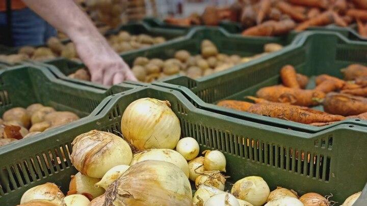 На Усть-Курдюмской в Саратове разрешили организовать сельхозрынок На Усть-Курдюмской в Саратове разрешили организовать сельхозрынок