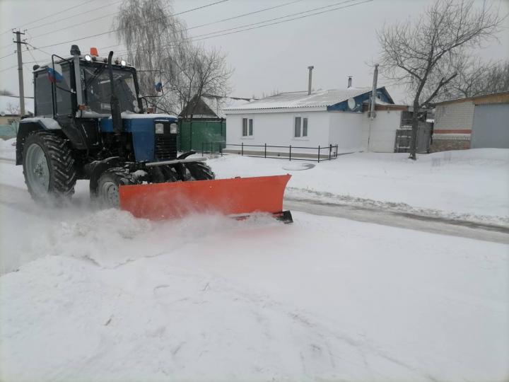 В Энгельсском районе продолжают бороться с метелями В Энгельсском районе продолжают бороться с метелями