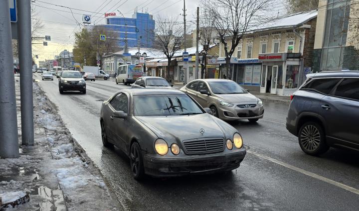 Стальные кони стареют: средний возраст автомобилей в Саратове достиг тревожной отметки в 15,5 года Стальные кони стареют: средний возраст автомобилей в Саратове достиг тревожной отметки в 15,5 года