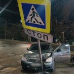 В Саратове пьяный водитель без прав снес опору дорожного знака В Саратове пьяный водитель без прав снес опору дорожного знака
