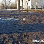 В Заводском районе Саратова сильно запущена и разбита часть сквера