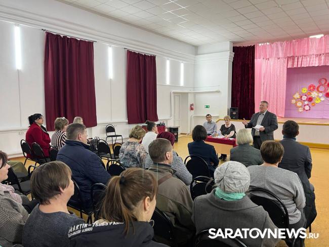 Николай Панков обсудил с жителями сёл Озинского района решение проблем Николай Панков обсудил с жителями сёл Озинского района решение проблем