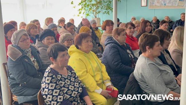Николай Панков обсудил с жителями сёл Озинского района решение проблем Николай Панков обсудил с жителями сёл Озинского района решение проблем