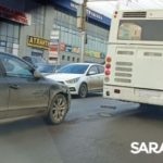 Автобус со «Шкодой» создали транспортный коллапс на 50 лет Октября в Саратове Автобус со «Шкодой» создали транспортный коллапс на 50 лет Октября в Саратове