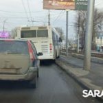 Автобус со «Шкодой» создали транспортный коллапс на 50 лет Октября в Саратове Автобус со «Шкодой» создали транспортный коллапс на 50 лет Октября в Саратове