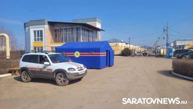 В Энгельсе продолжается работа в садовых товариществах, пострадавших от атаки БПЛА В Энгельсе продолжается работа в садовых товариществах, пострадавших от атаки БПЛА
