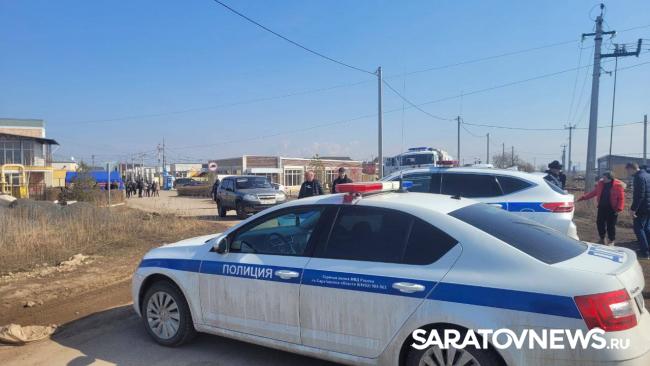 В Энгельсе продолжается работа в садовых товариществах, пострадавших от атаки БПЛА В Энгельсе продолжается работа в садовых товариществах, пострадавших от атаки БПЛА