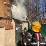 Нежилой дом горит на Вольской в Саратове Нежилой дом горит на Вольской в Саратове