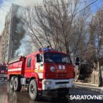 Нежилой дом горит на Вольской в Саратове Нежилой дом горит на Вольской в Саратове