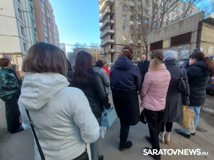 Глава администрации района Дмитрий Чубуков провел встречу с жителями по вопросу планируемого строительства школы вблизи сквера «Территория детства» Глава администрации района Дмитрий Чубуков провел встречу с жителями по вопросу планируемого строительства школы вблизи сквера «Территория детства»