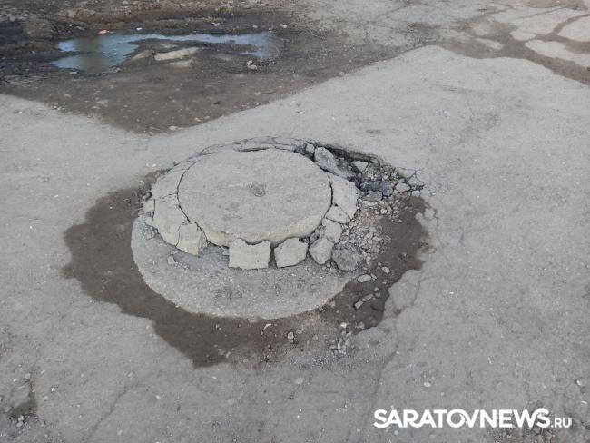 Покровчане требуют благоустроить тротуар около площади Фридриха Энгельса Покровчане требуют благоустроить тротуар около площади Фридриха Энгельса