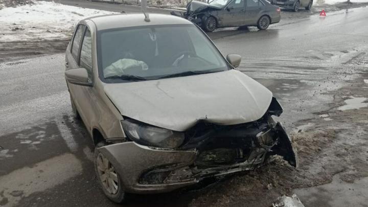 Водитель «Гранты» пострадал в ДТП с «Мерседесом» в Заводском районе Саратова Водитель «Гранты» пострадал в ДТП с «Мерседесом» в Заводском районе Саратова
