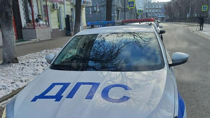 Энгельсит-водитель без прав едва не убил пассажира Энгельсит-водитель без прав едва не убил пассажира