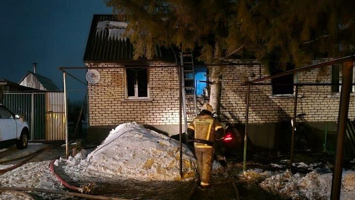Дом горел ночью в Хвалынском районе: есть погибшие Дом горел ночью в Хвалынском районе: есть погибшие