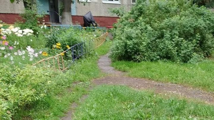 В энгельсских поселках отремонтируют несколько дворов В энгельсских поселках отремонтируют несколько дворов