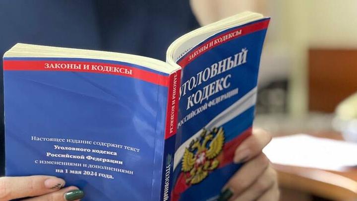 На саратовчанку упала ледяная глыба На саратовчанку упала ледяная глыба
