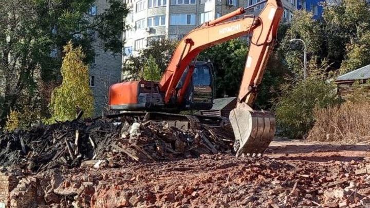 В Саратове два дома снесут, два отремонтируют В Саратове два дома снесут, два отремонтируют