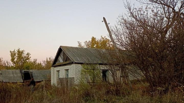 В саратовской Поливановке горит дача В саратовской Поливановке горит дача