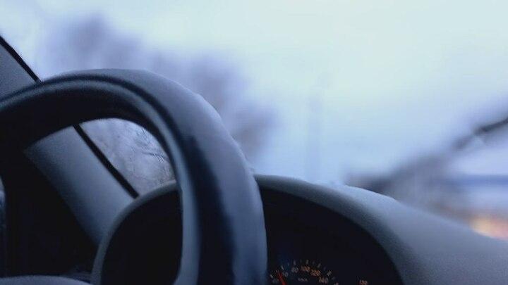 Автоледи врезалась в здание в Саратове Автоледи врезалась в здание в Саратове